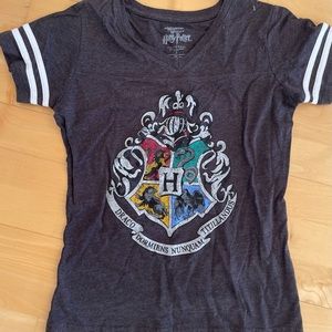 Harry Potter Universal Studios Hogwarts Women’s T-Shirt, Small